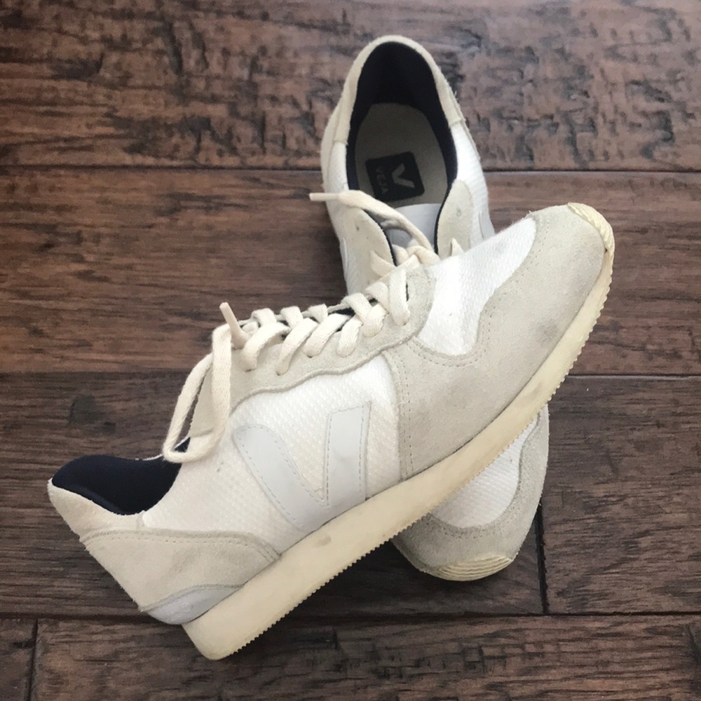 VEJA - Holiday Low Top - B-Mesh White - 39/8